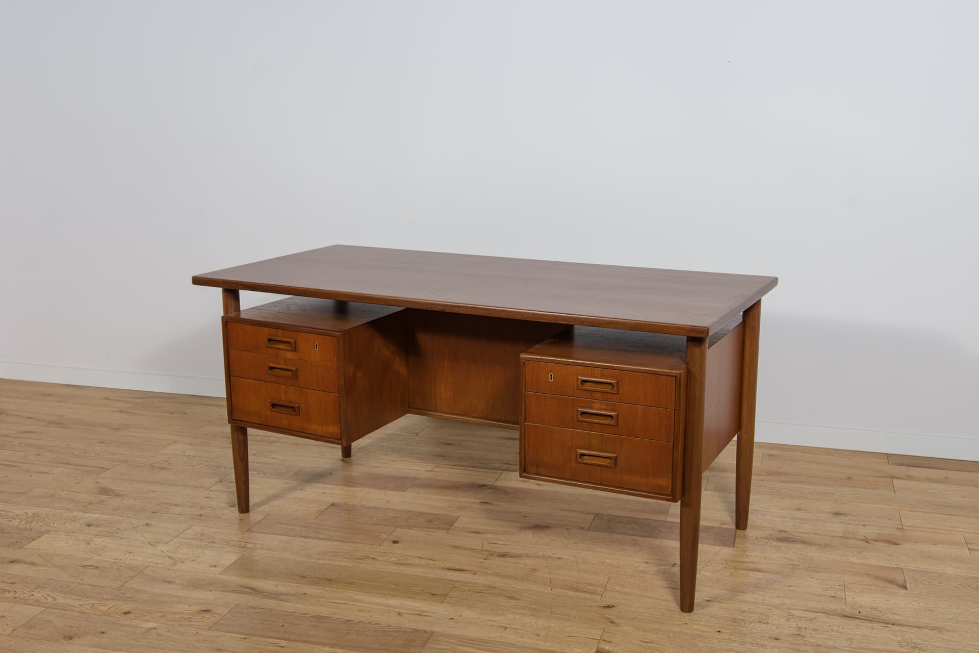 Desk, brown teak, by A. Vodder, Sibast, Denmark, 1960s. - 303749