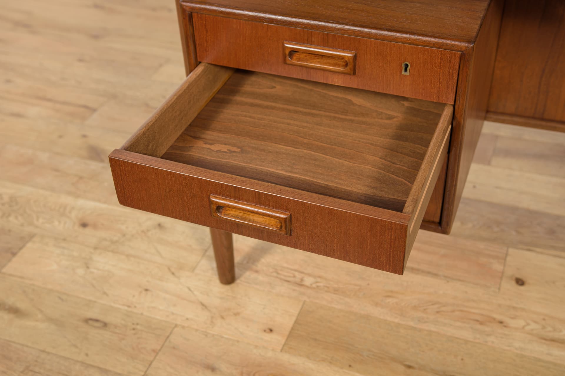 Desk, brown teak, by A. Vodder, Sibast, Denmark, 1960s. - 303758