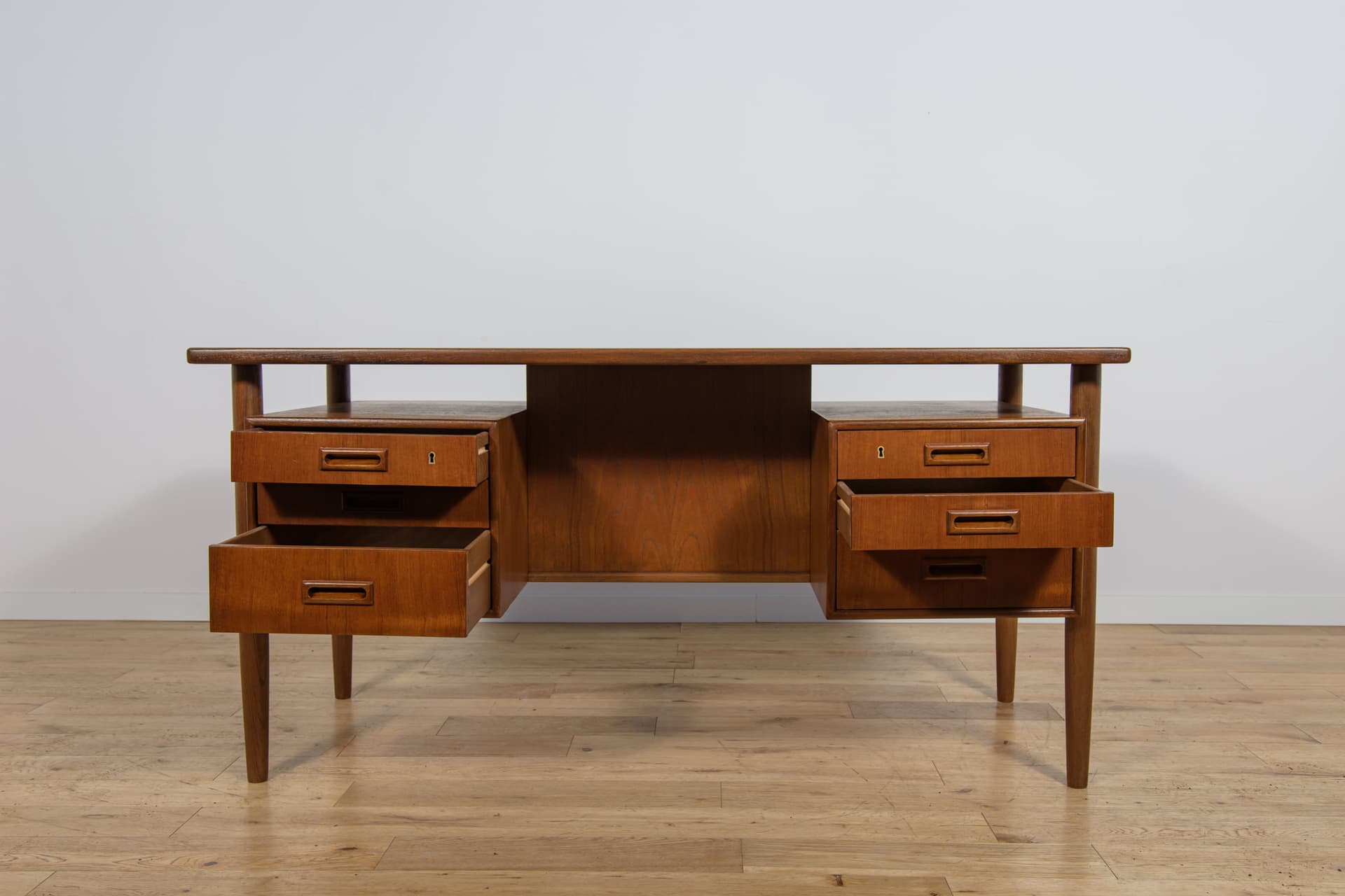 Desk, brown teak, by A. Vodder, Sibast, Denmark, 1960s. - 303757