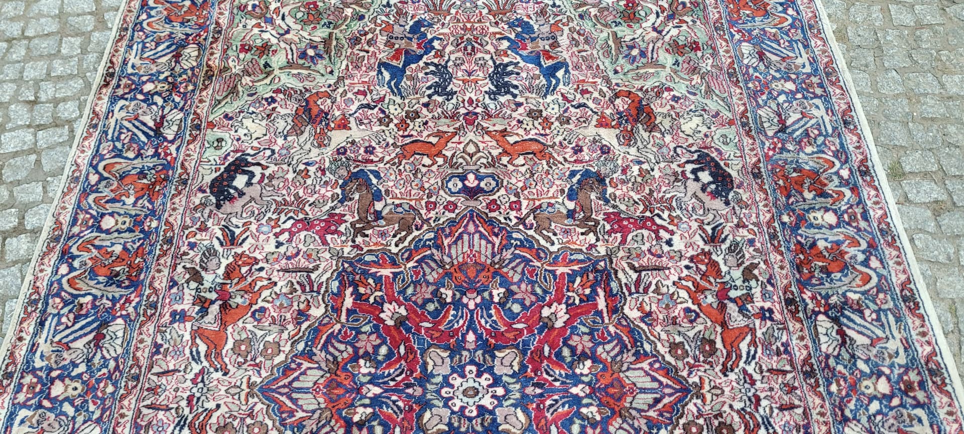 Rug Isfahan pictorial 282x185 cm, cream red blue, wool cotton, Iran, 1920s. - 304025
