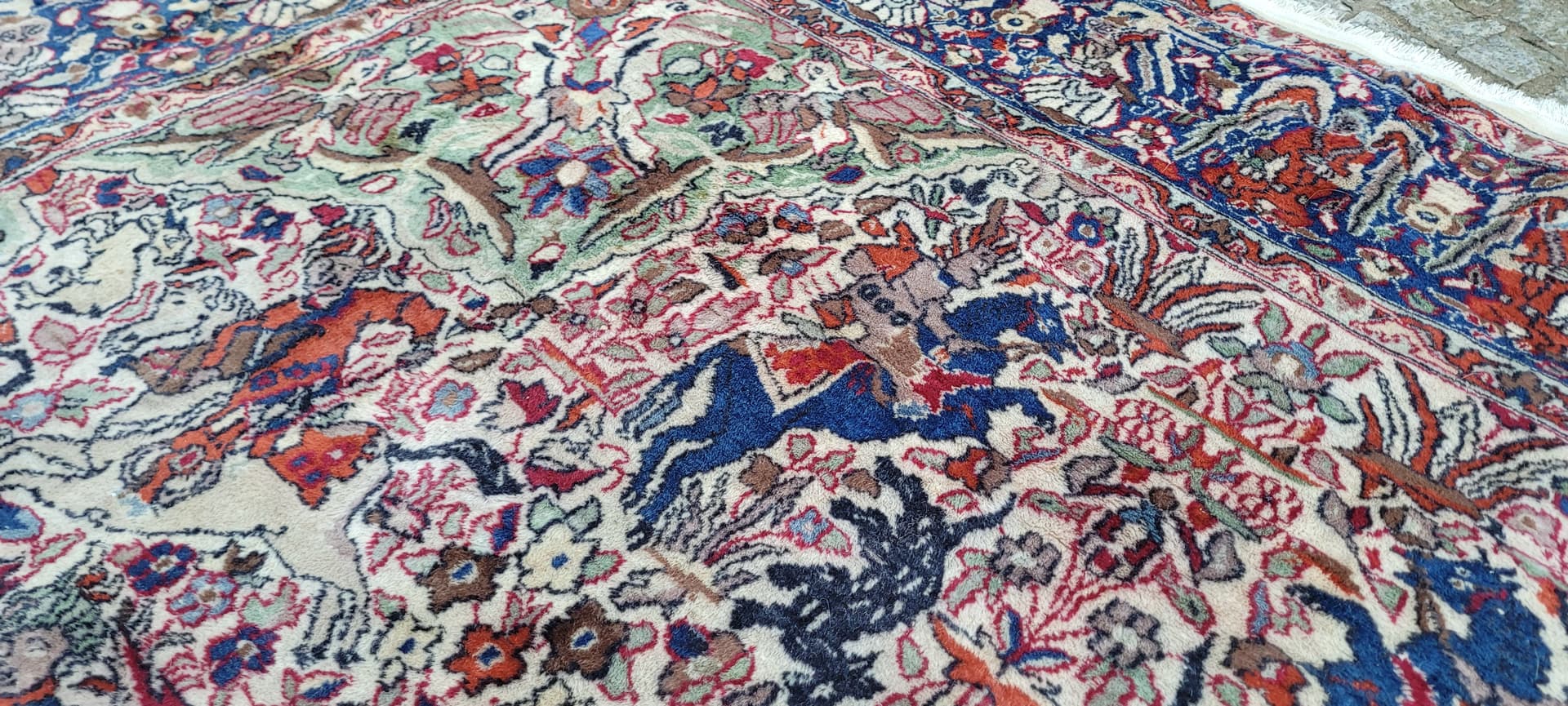 Rug Isfahan pictorial 282x185 cm, cream red blue, wool cotton, Iran, 1920s. - 304027