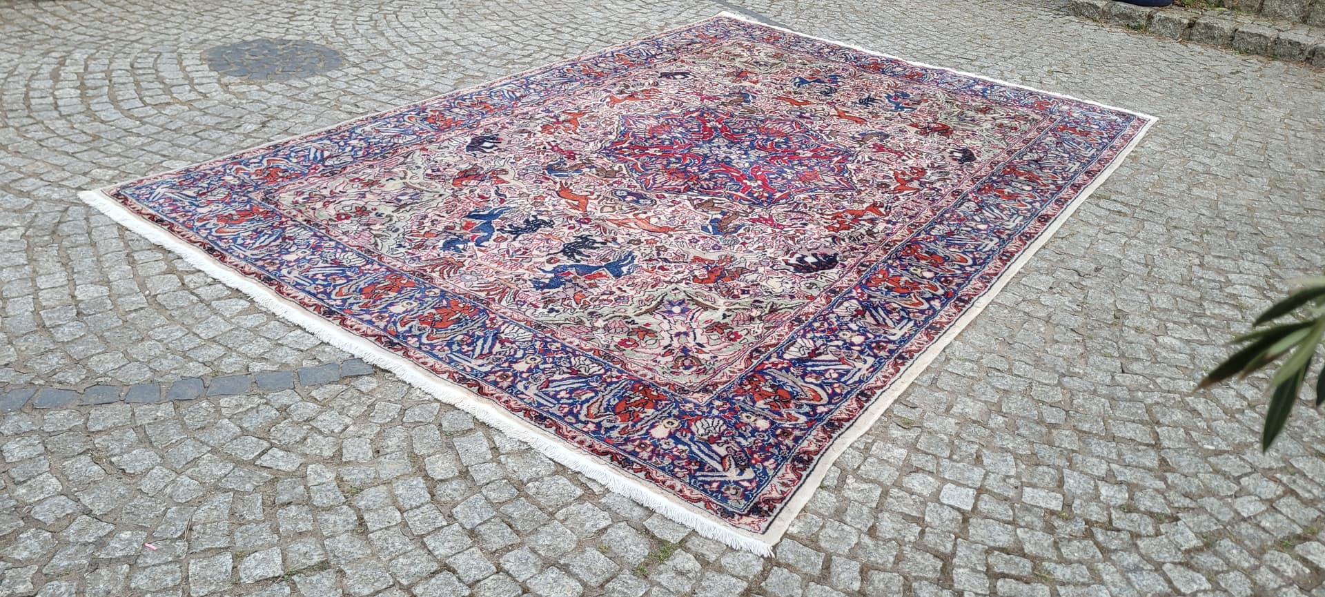 Rug Isfahan pictorial 282x185 cm, cream red blue, wool cotton, Iran, 1920s. - 304021