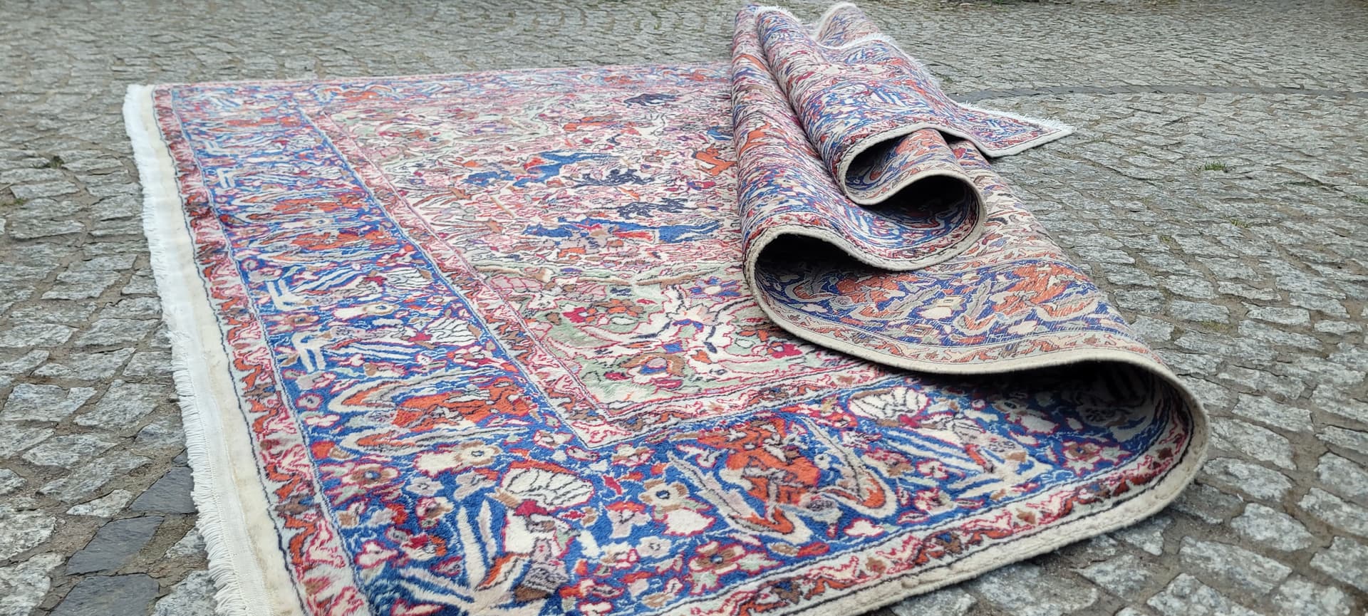 Rug Isfahan pictorial 282x185 cm, cream red blue, wool cotton, Iran, 1920s. - 304030