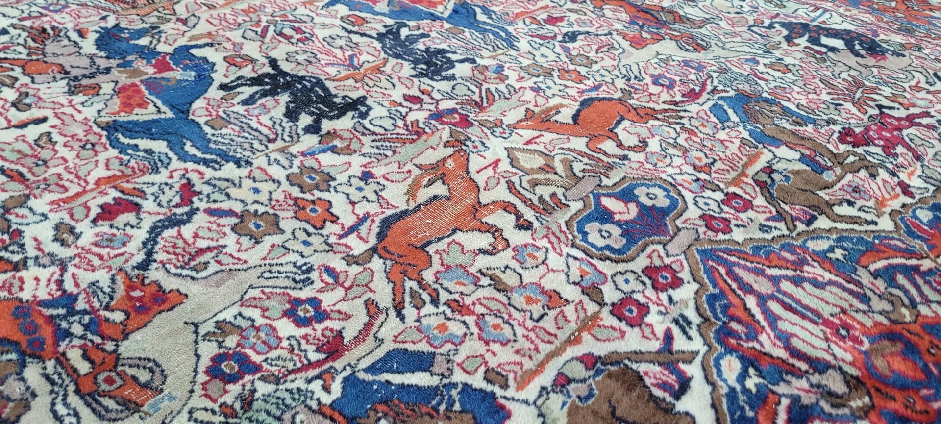 Rug Isfahan pictorial 282x185 cm, cream red blue, wool cotton, Iran, 1920s. - 304028