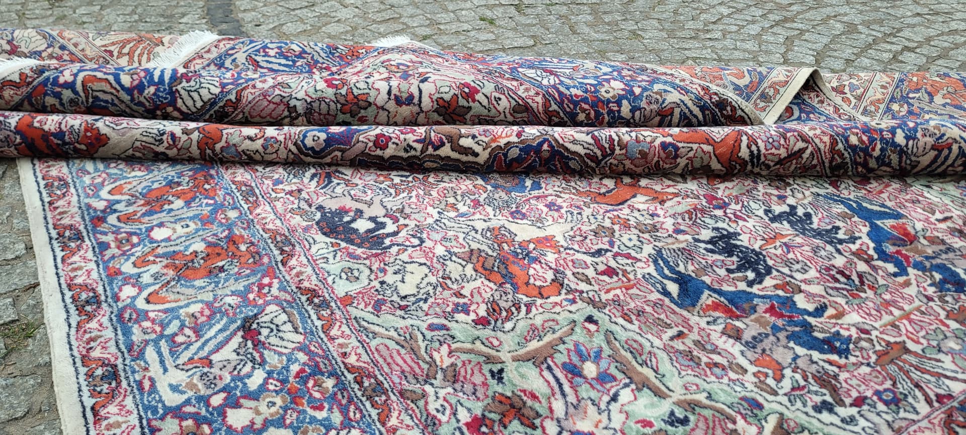 Rug Isfahan pictorial 282x185 cm, cream red blue, wool cotton, Iran, 1920s. - 304032