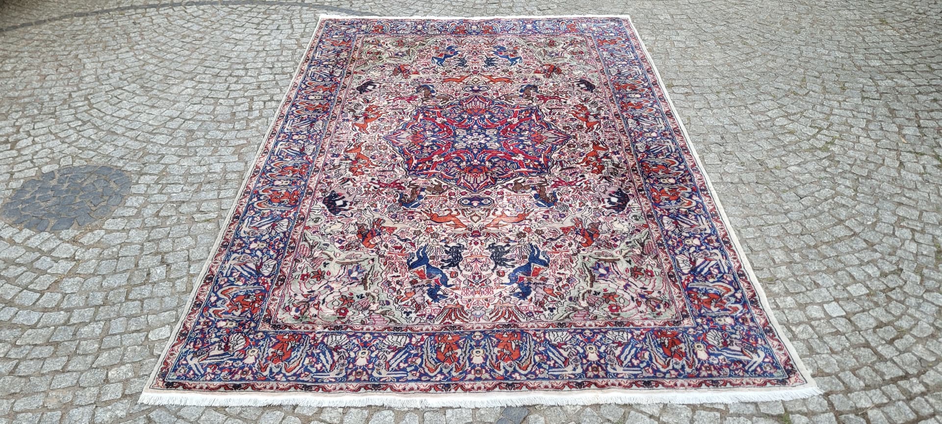 Rug Isfahan pictorial 282x185 cm, cream red blue, wool cotton, Iran, 1920s. - 304020