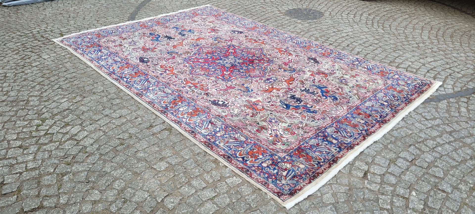 Rug Isfahan pictorial 282x185 cm, cream red blue, wool cotton, Iran, 1920s. - 304022