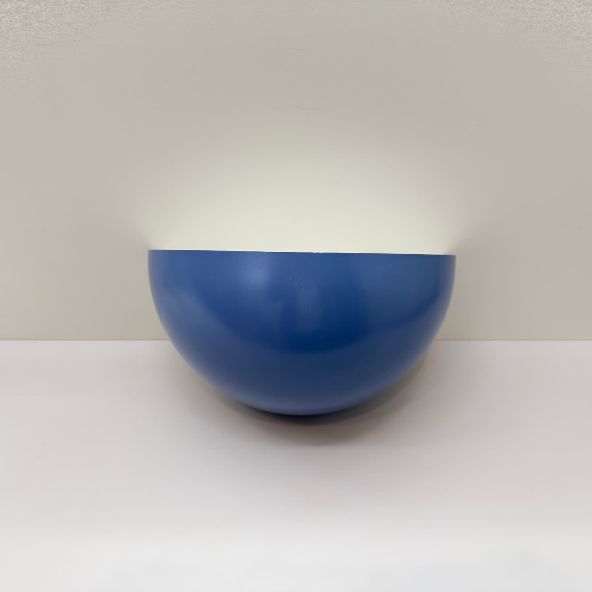 Kinkiet Focus Quatro, metal niebieski, pleksi biała, Dania, lata 80. - 304395