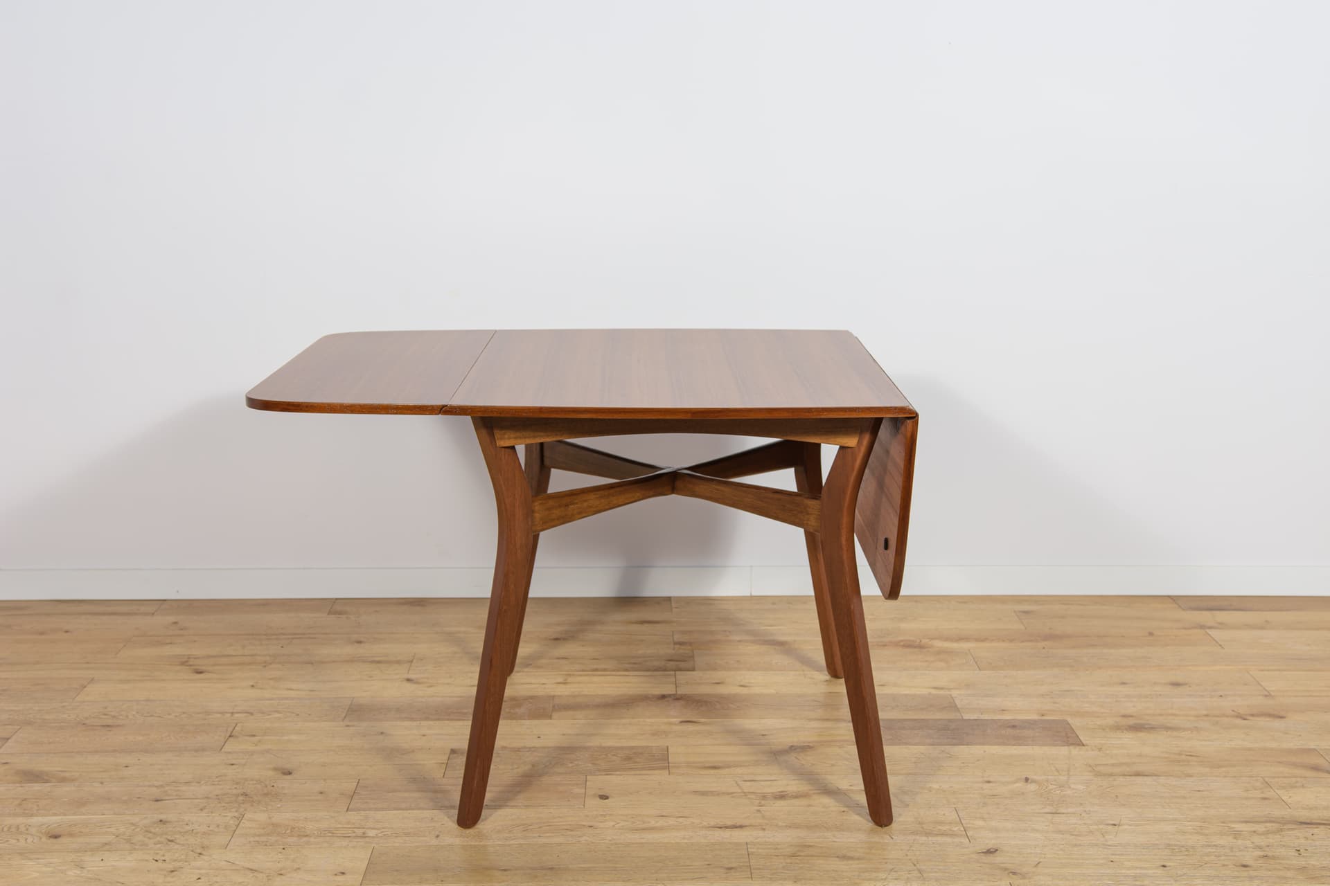 Extendable Table Butterfly, brown teak, brown beech, G-Plan, United Kingdom, 1950s. - 304479