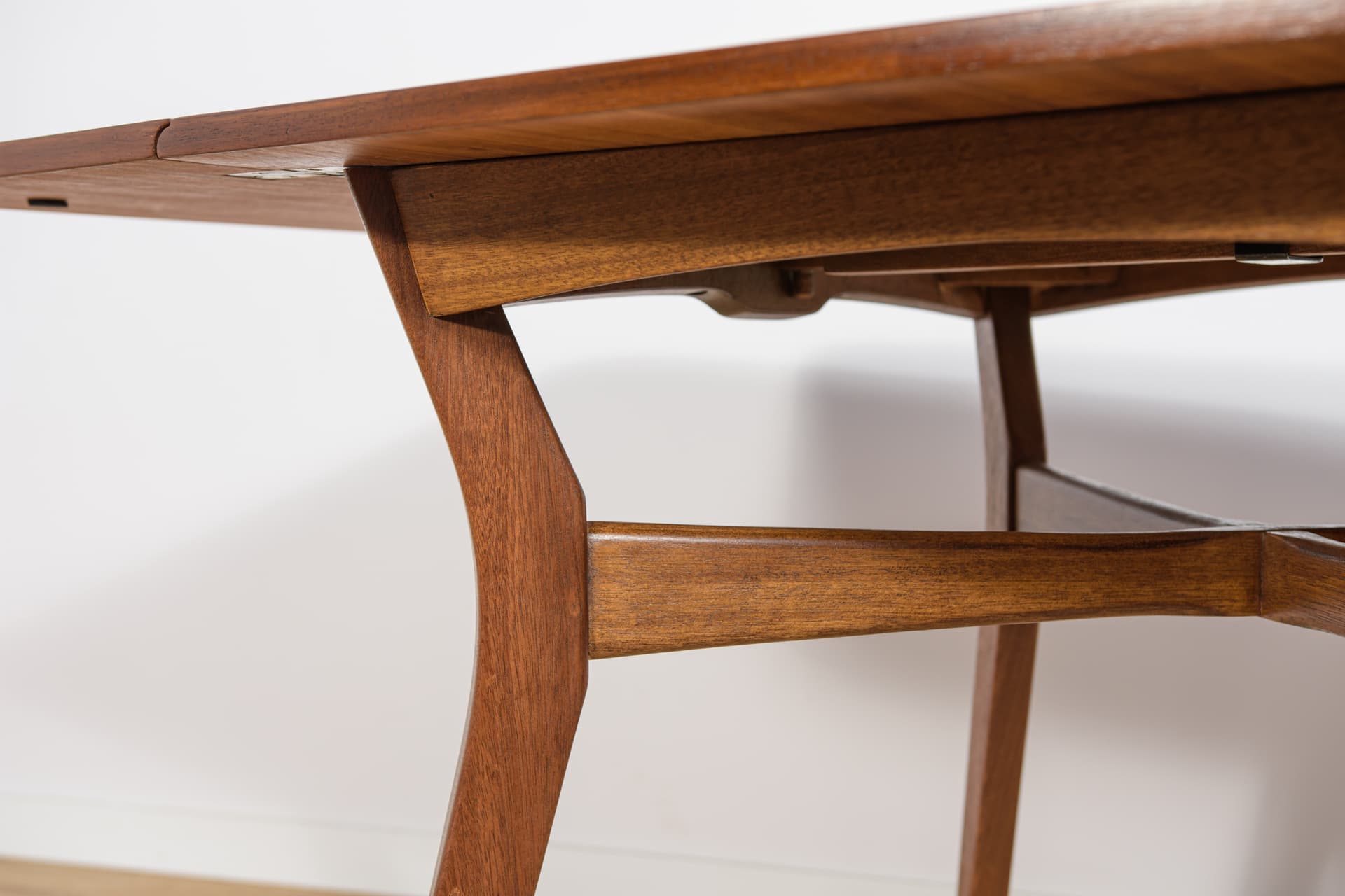 Extendable Table Butterfly, brown teak, brown beech, G-Plan, United Kingdom, 1950s. - 304488