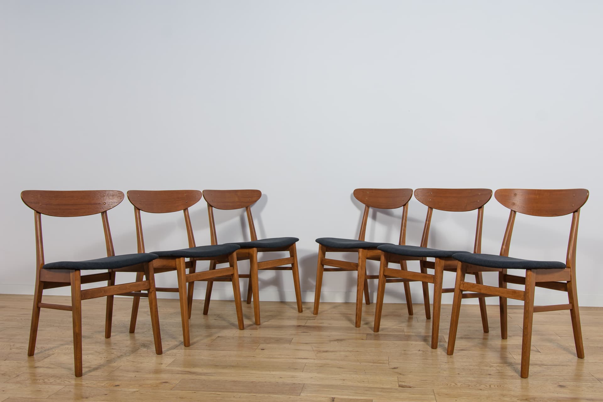 Set of six chairs Model 210, brown beech, red teak, black synthetic fabric, Farstrup Møbler, Denmark, 1950s. - 304519