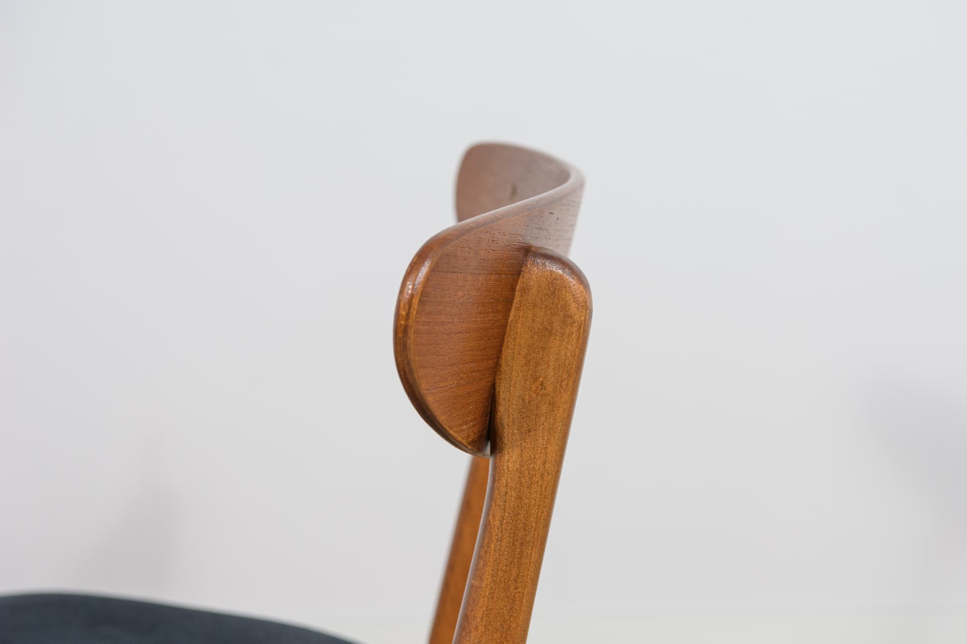 Set of six chairs Model 210, brown beech, red teak, black synthetic fabric, Farstrup Møbler, Denmark, 1950s. - 304529