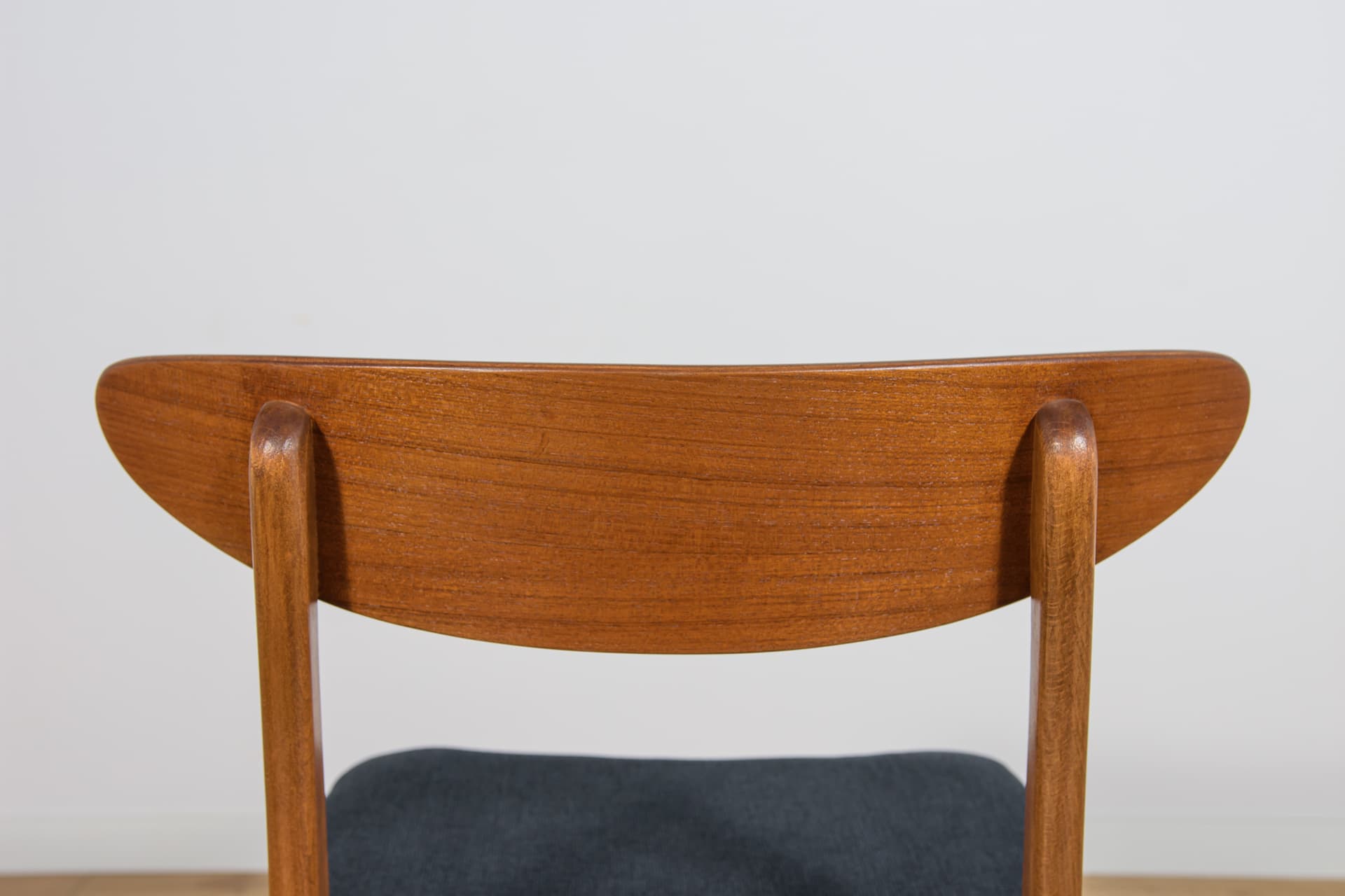Set of six chairs Model 210, brown beech, red teak, black synthetic fabric, Farstrup Møbler, Denmark, 1950s. - 304530