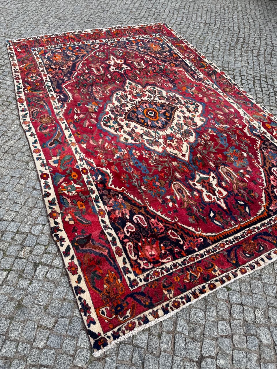 Persian Rug Bahtiari 330x210 cm, red wool, Iran - 304647
