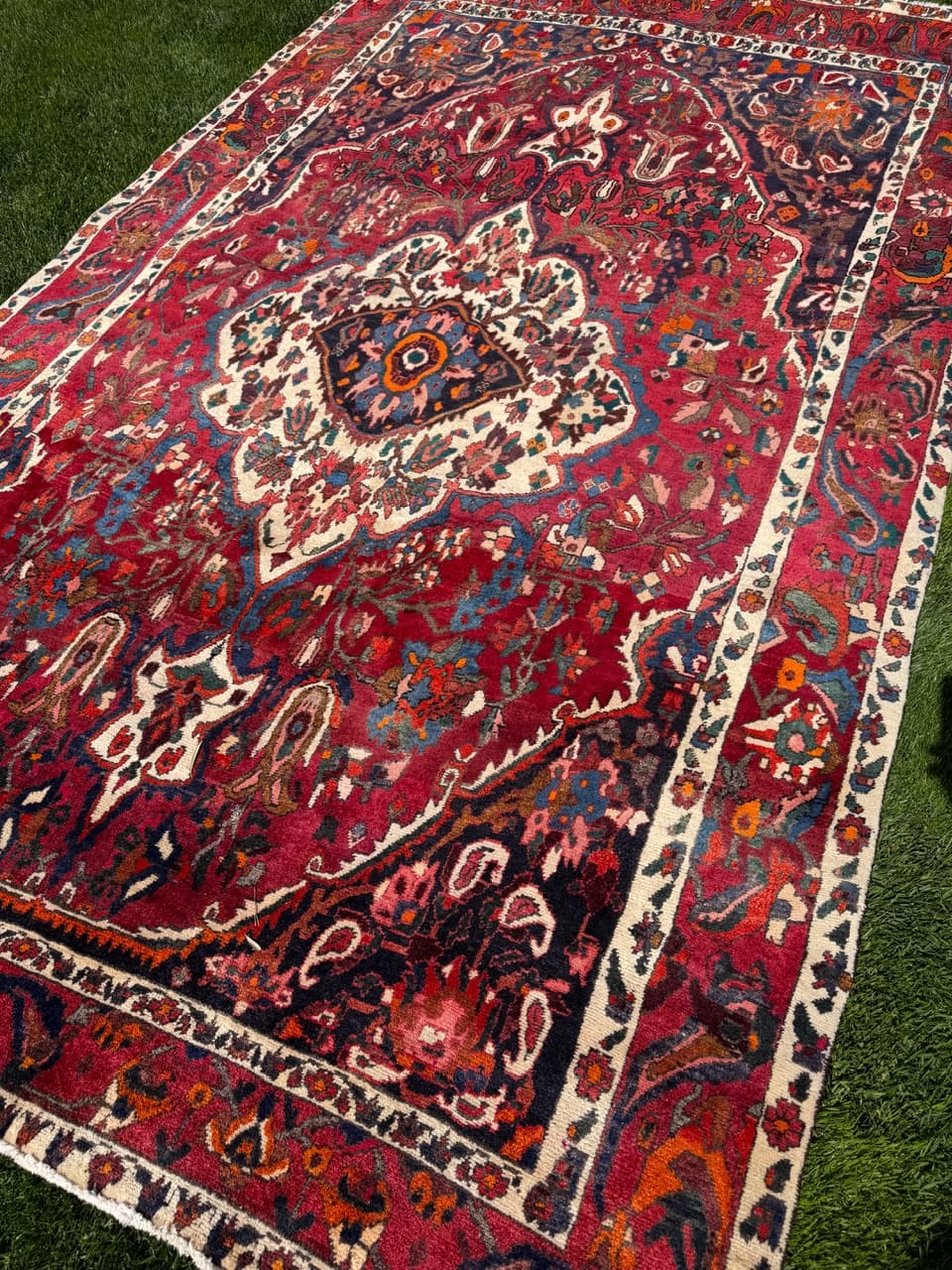 Persian Rug Bahtiari 330x210 cm, red wool, Iran - 304646