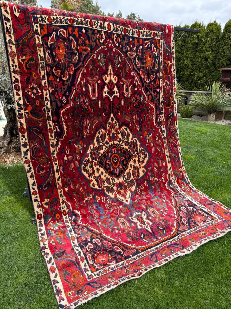Persian Rug Bahtiari 330x210 cm, red wool, Iran - 304635