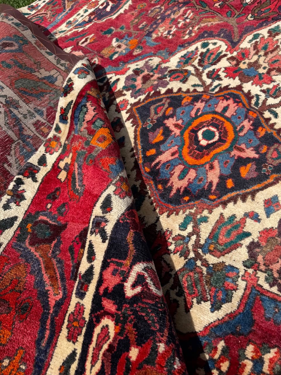 Persian Rug Bahtiari 330x210 cm, red wool, Iran - 304642