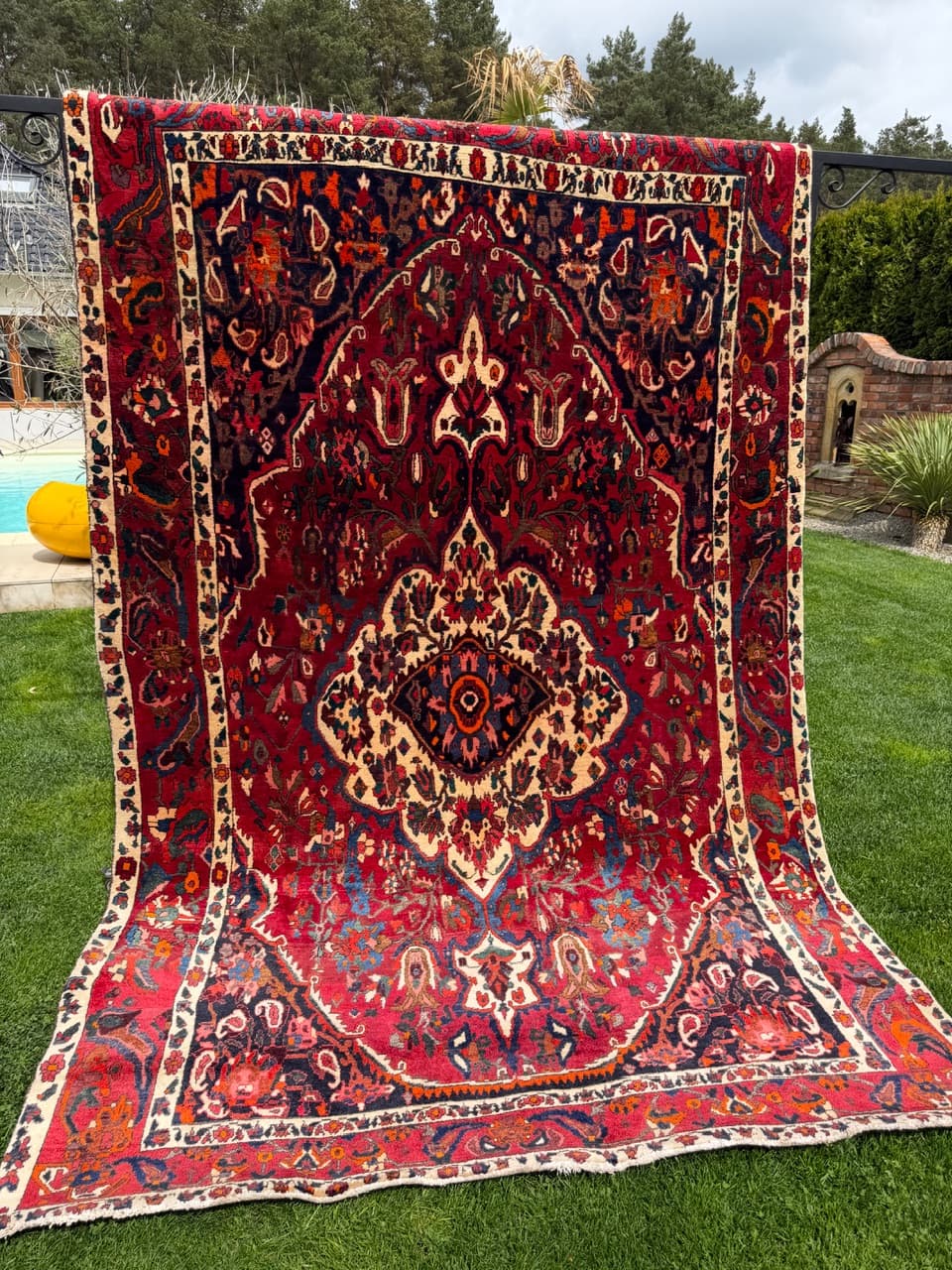 Persian Rug Bahtiari 330x210 cm, red wool, Iran - 304636