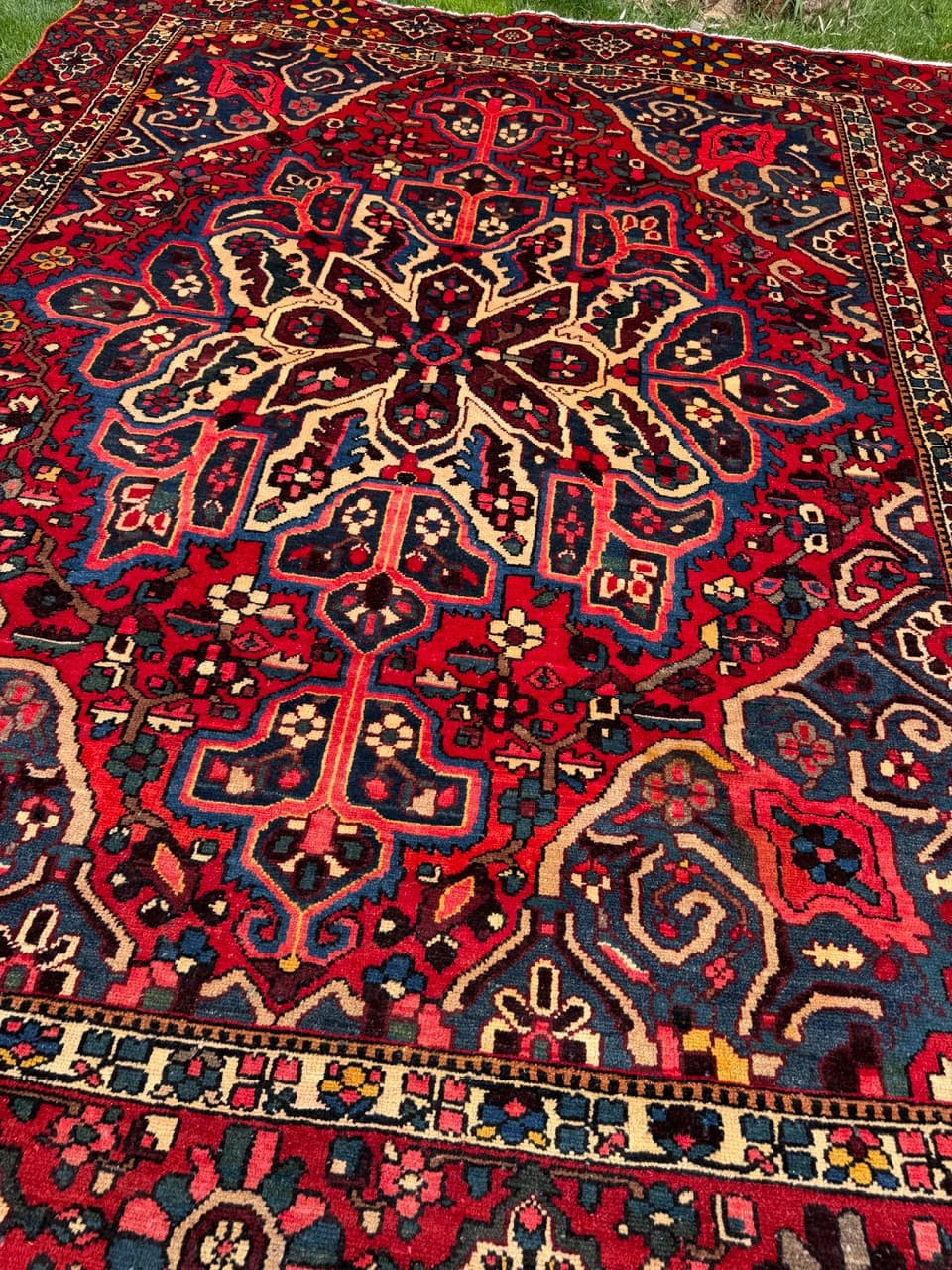 Persian Rug Bahtiari Hamadan 330x260 cm, multicolor wool, Iran - 304735