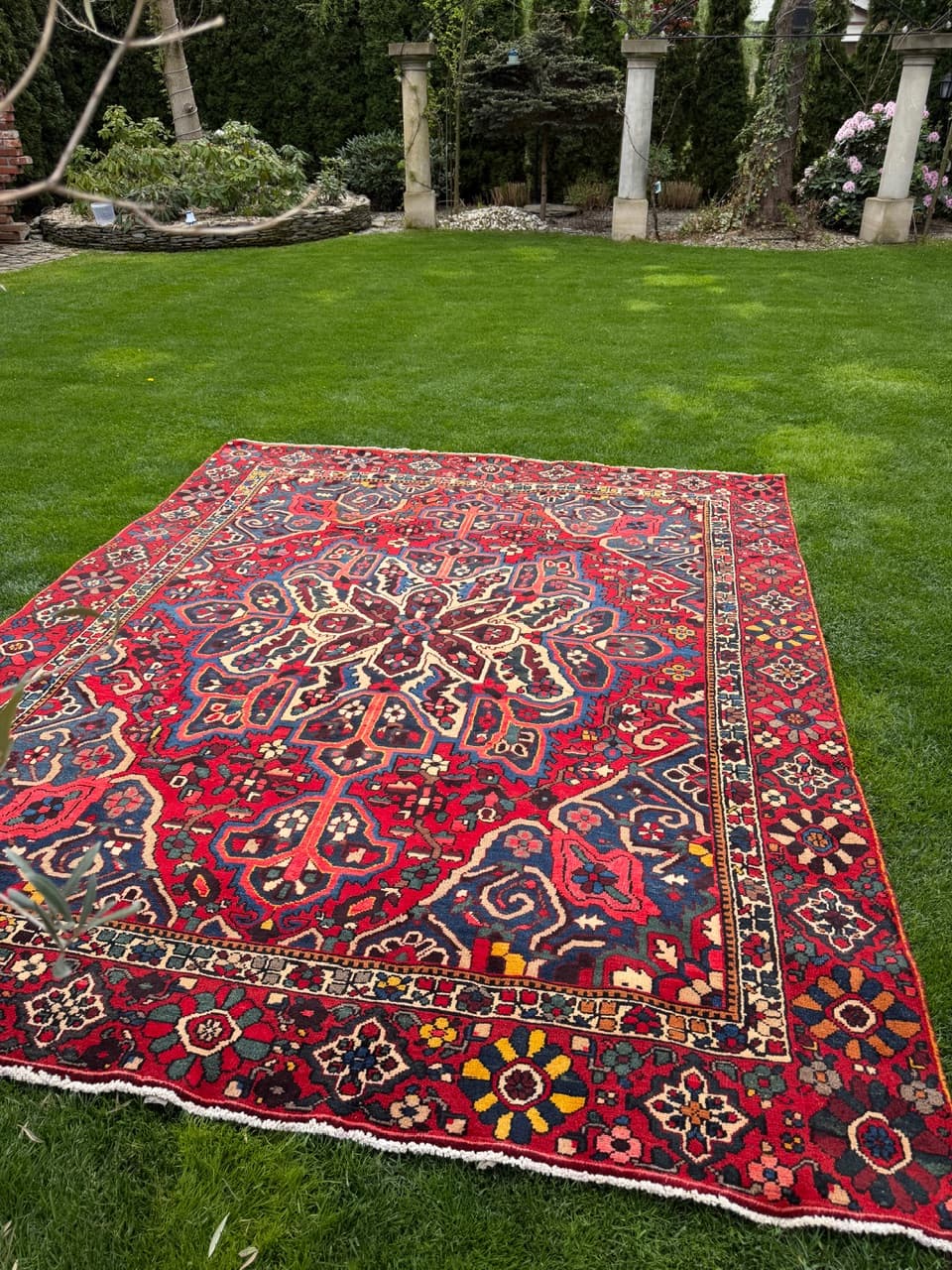 Persian Rug Bahtiari Hamadan 330x260 cm, multicolor wool, Iran - 304736