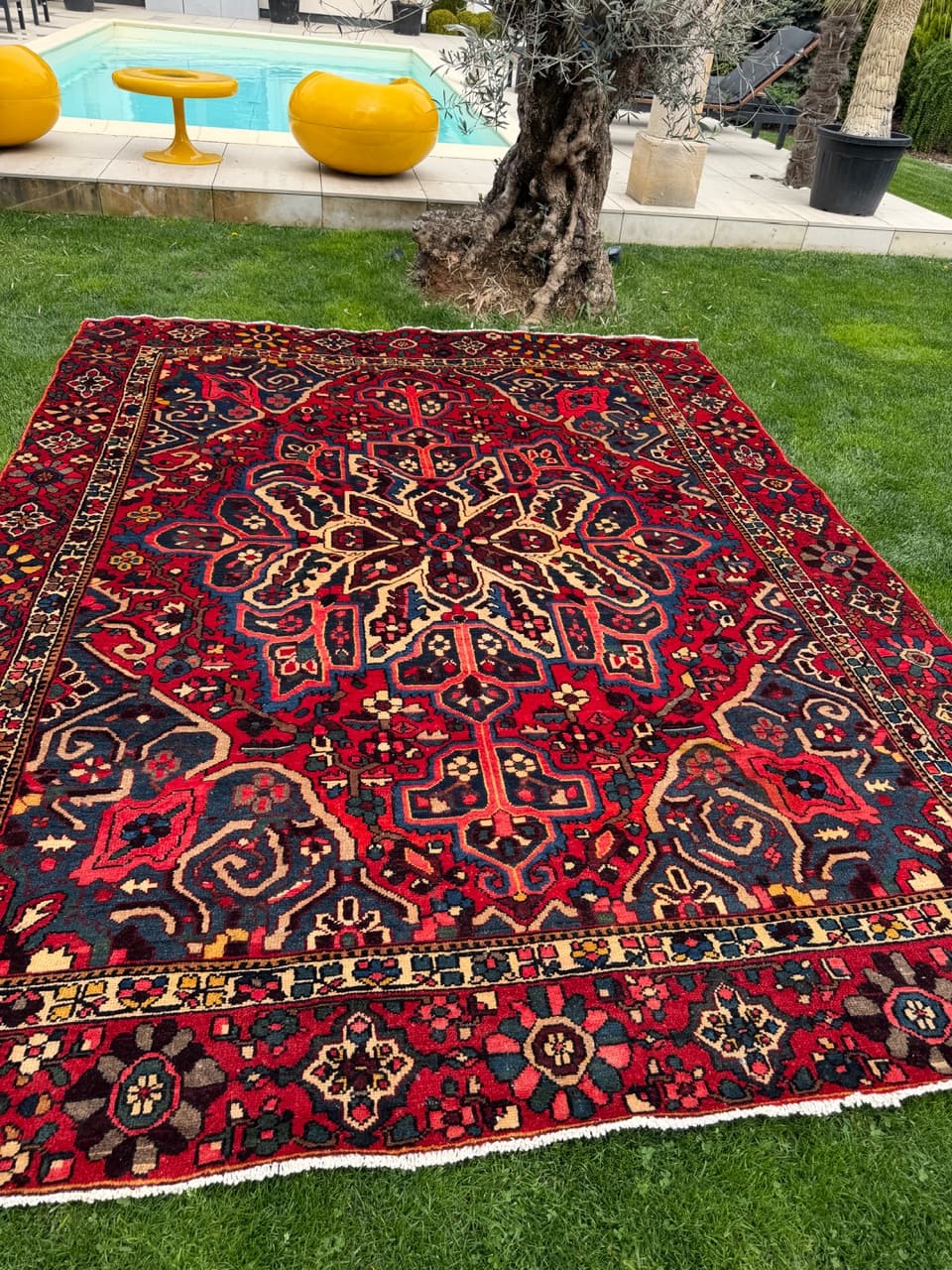 Persian Rug Bahtiari Hamadan 330x260 cm, multicolor wool, Iran - 304739