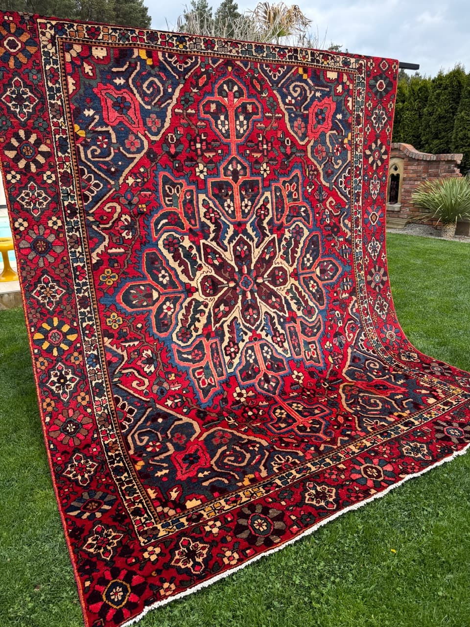 Persian Rug Bahtiari Hamadan 330x260 cm, multicolor wool, Iran - 304730