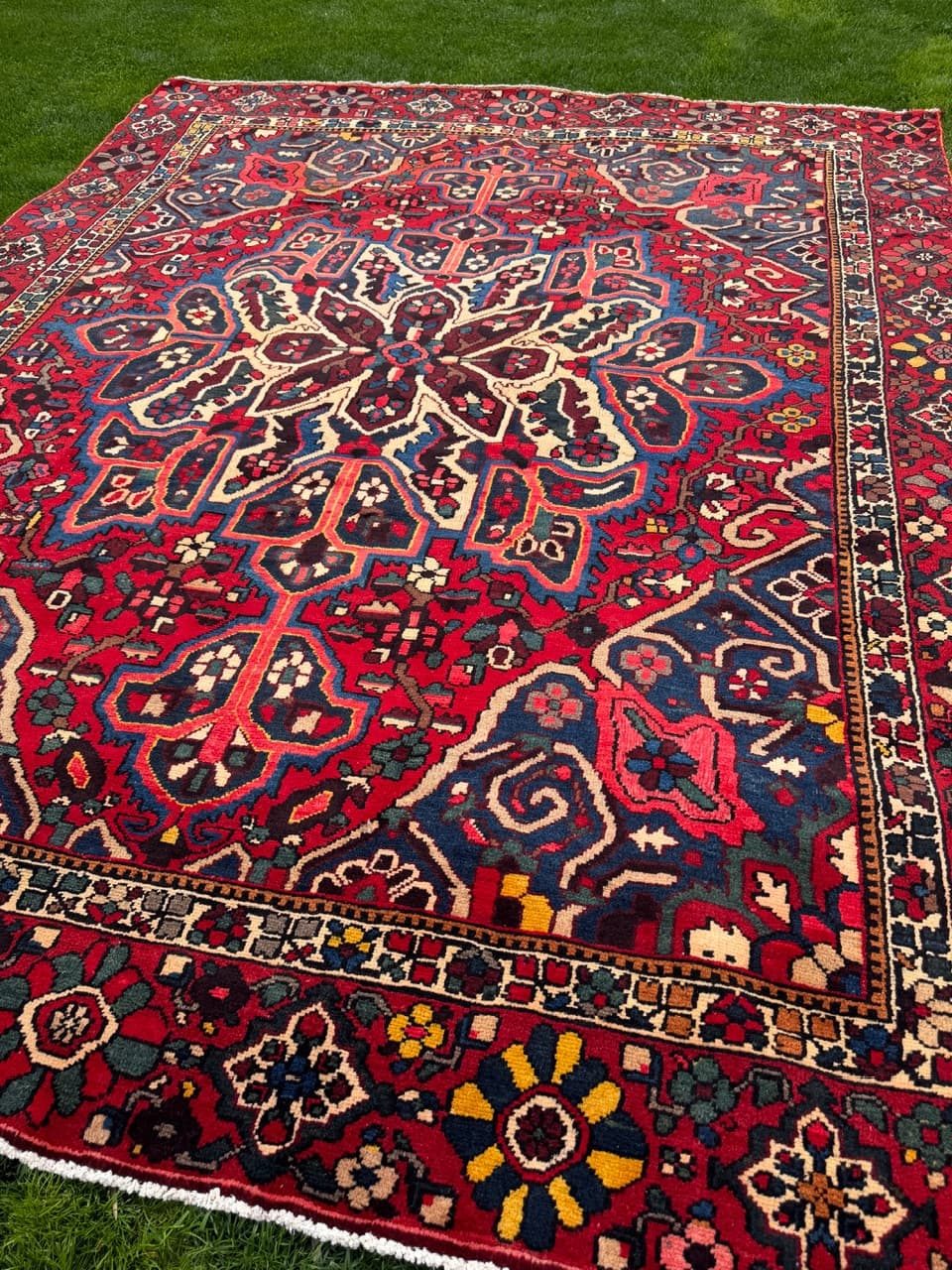Persian Rug Bahtiari Hamadan 330x260 cm, multicolor wool, Iran - 304740