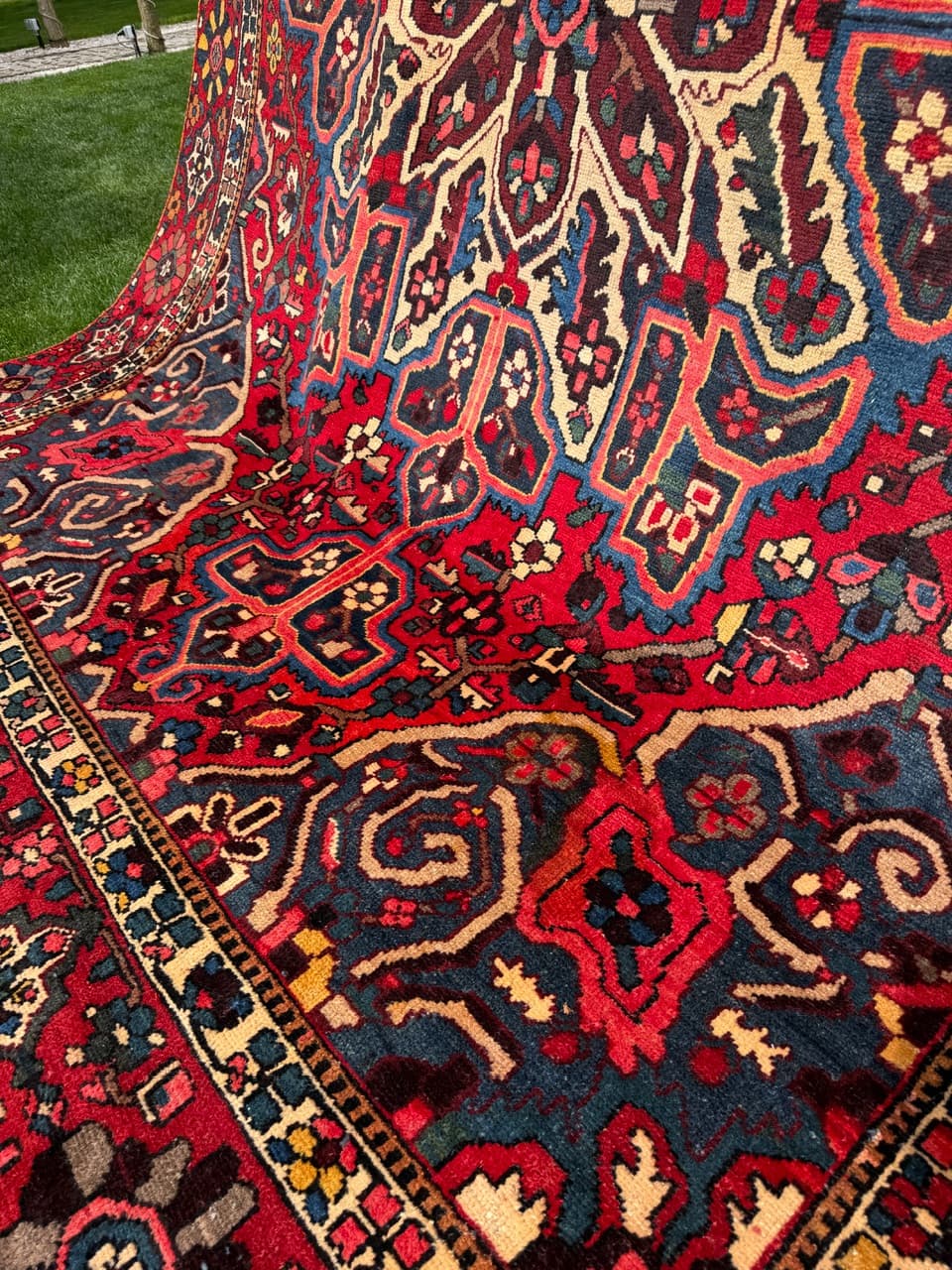 Persian Rug Bahtiari Hamadan 330x260 cm, multicolor wool, Iran - 304734