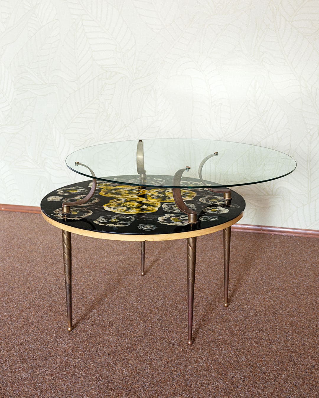 Coffee table, black multicolor resin top, transparent glass, brass, Italy, 1950s. - 304912