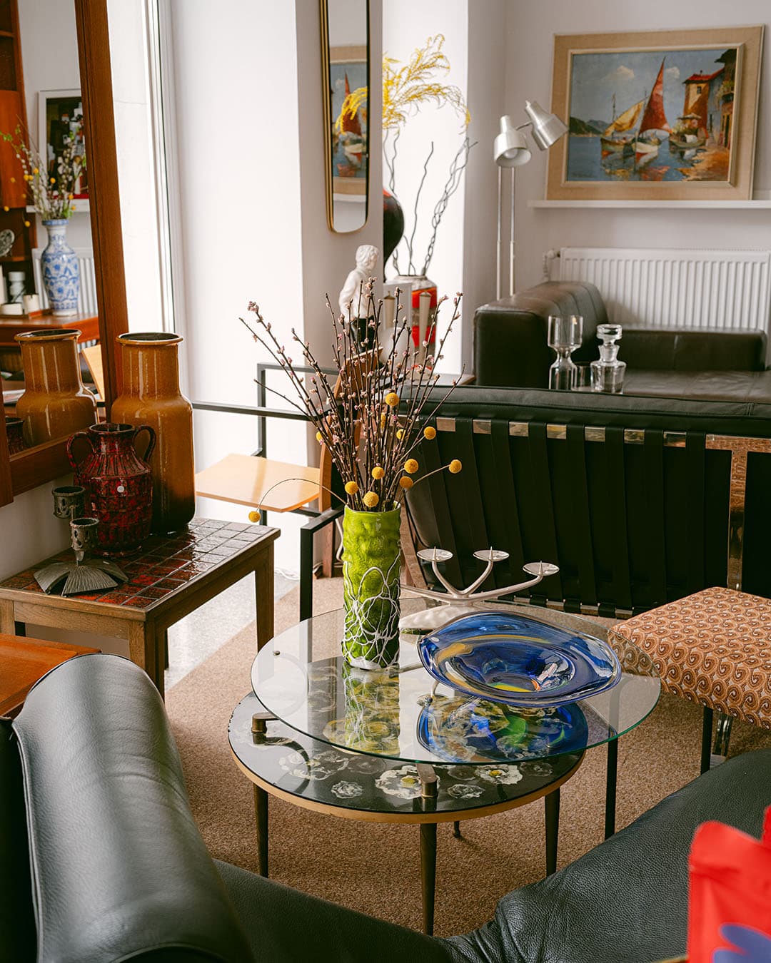 Coffee table, black multicolor resin top, transparent glass, brass, Italy, 1950s. - 304916