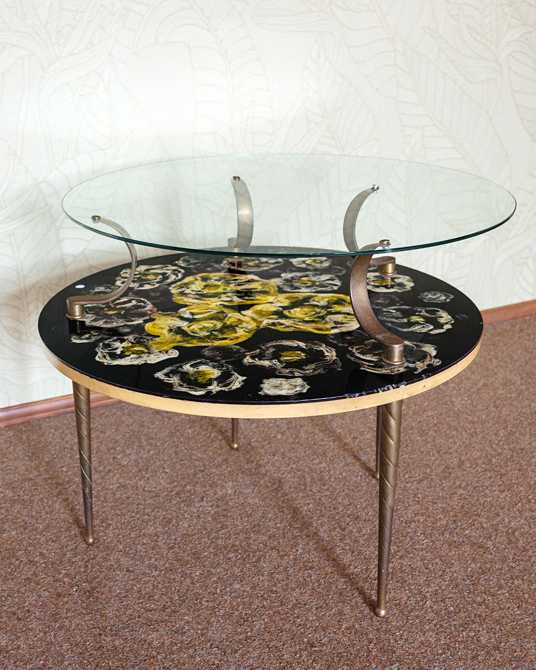 Coffee table, black multicolor resin top, transparent glass, brass, Italy, 1950s. - 304914