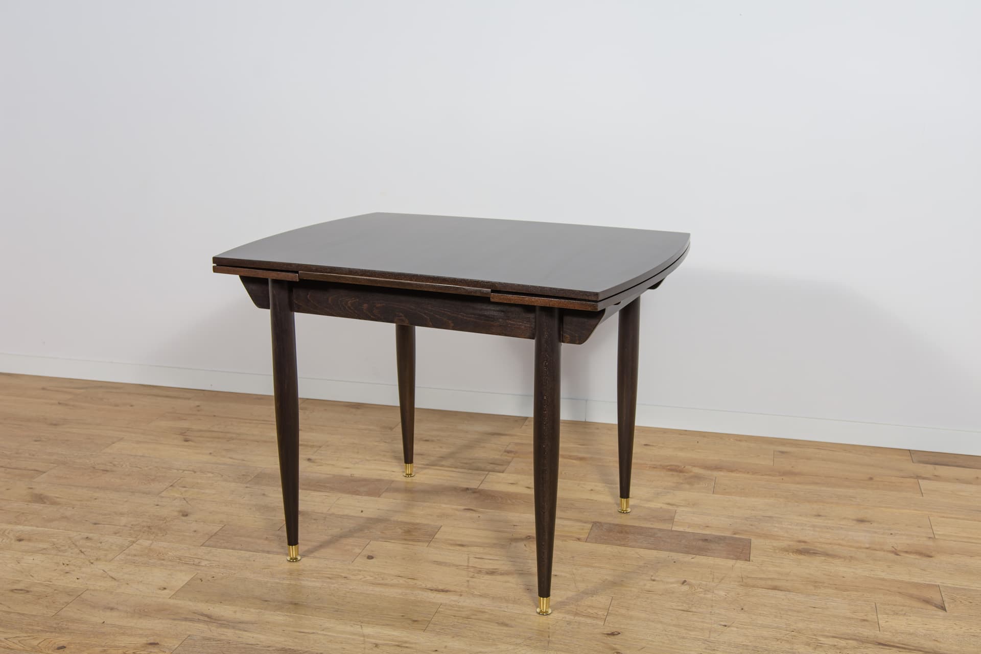 Extendable Dining Table, mahogany, brown beech, United Kingdom, 1950s. - 305022