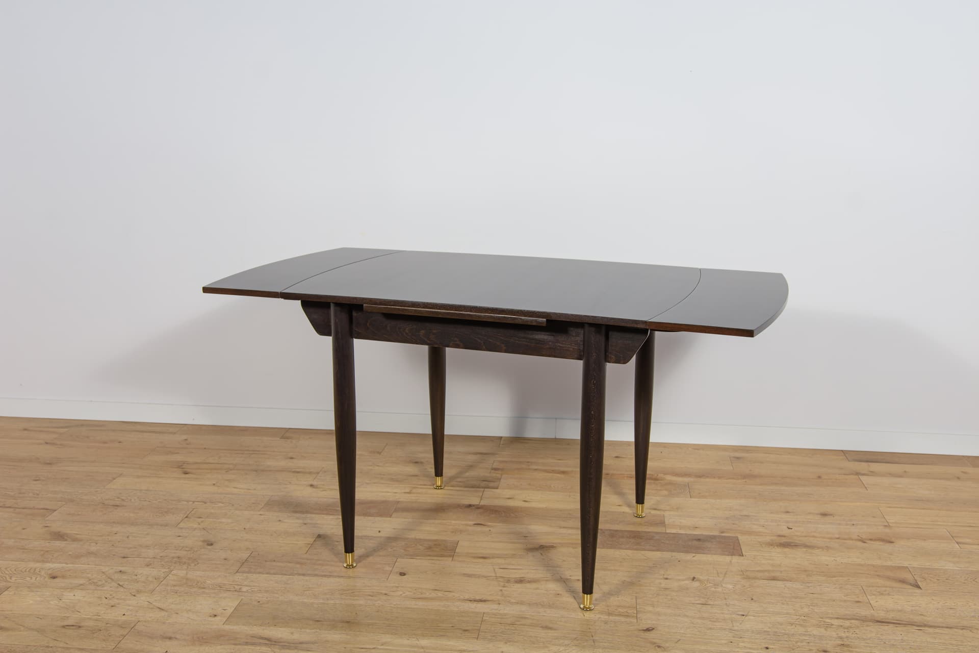 Extendable Dining Table, mahogany, brown beech, United Kingdom, 1950s. - 305030
