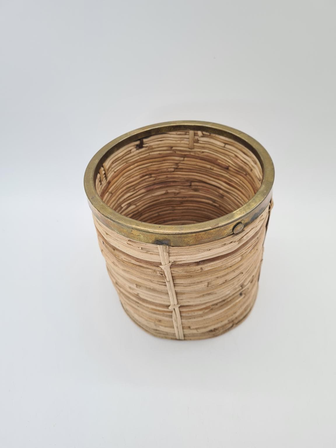 Basket, beige rattan, gold brass, Italy, 1970s - 305142