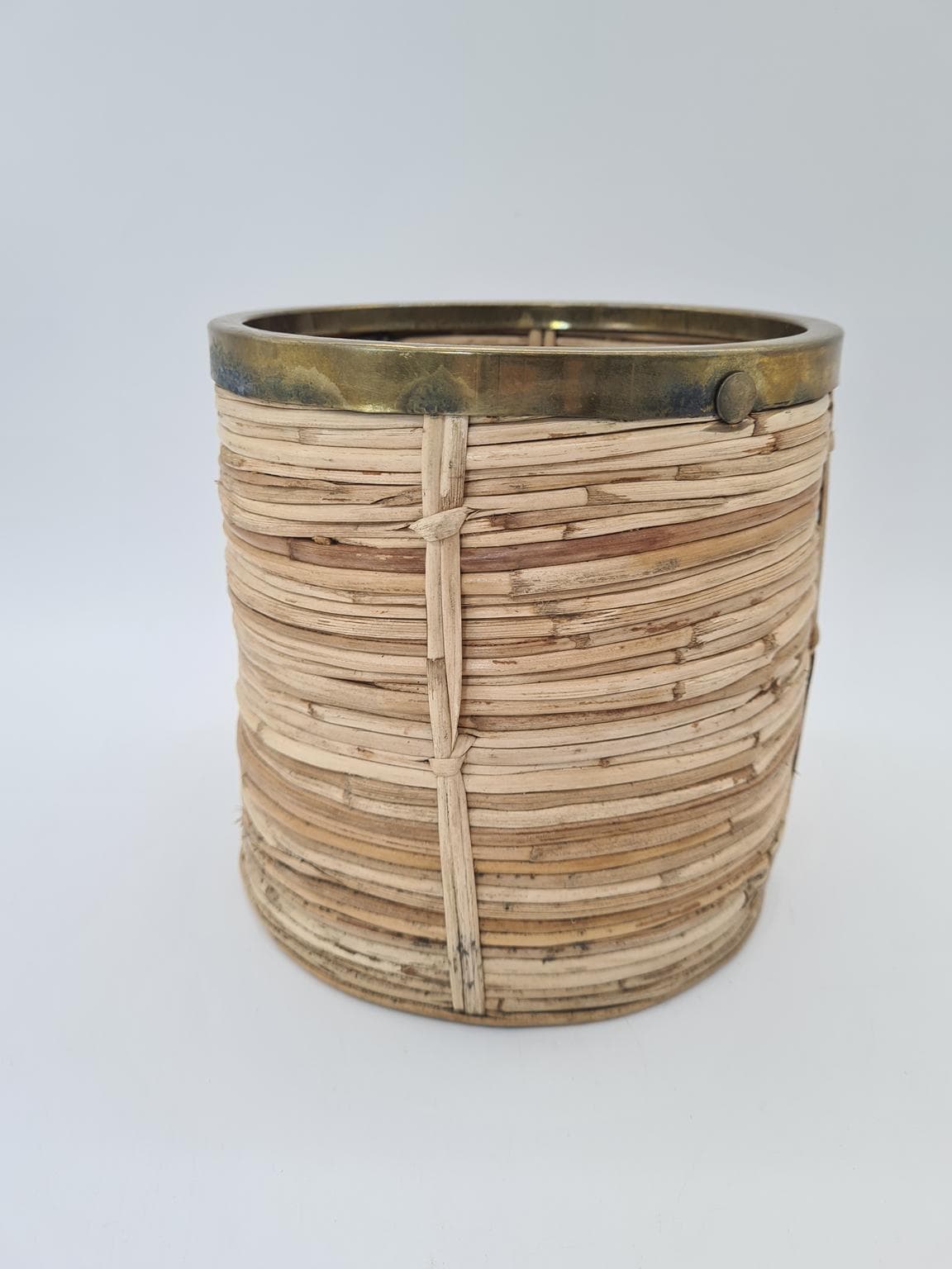 Basket, beige rattan, gold brass, Italy, 1970s - 305145
