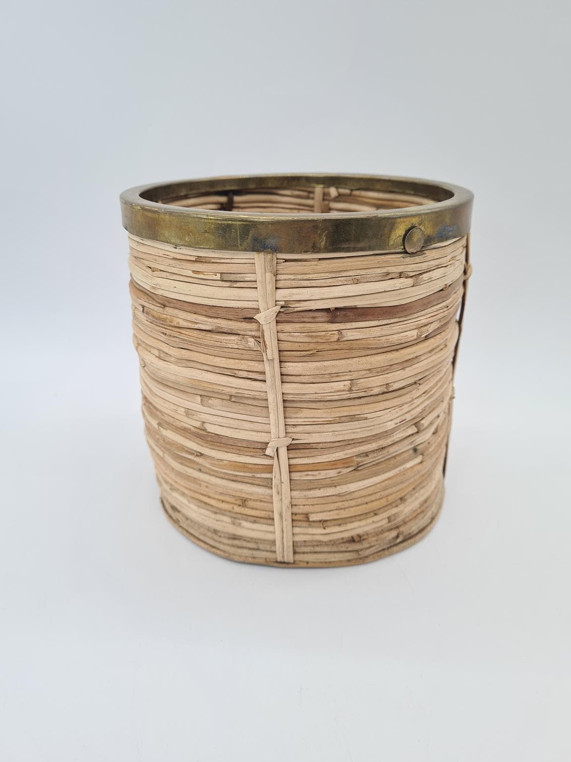 Basket, beige rattan, gold brass, Italy, 1970s - 305140