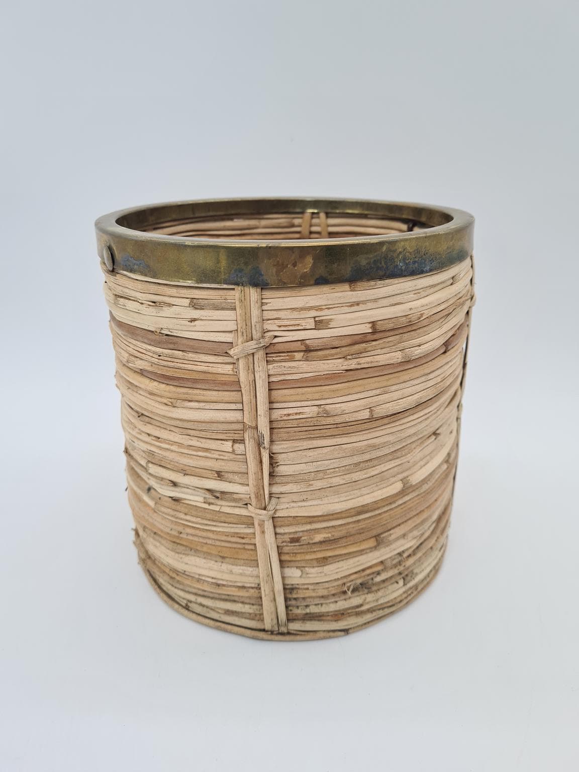 Basket, beige rattan, gold brass, Italy, 1970s - 305141