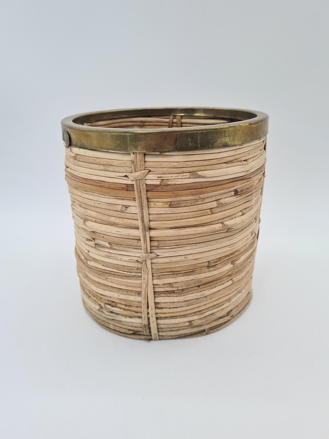 Basket, beige rattan, gold brass, Italy, 1970s - 305139