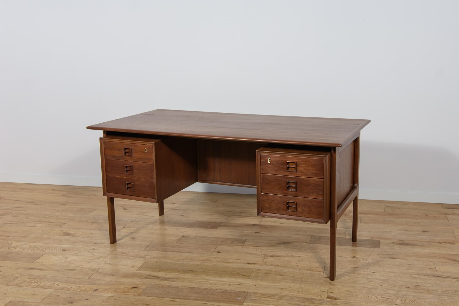 Desk, brown teak, by A. Vodder, Sibast, Denmark, 1960s. - 305156
