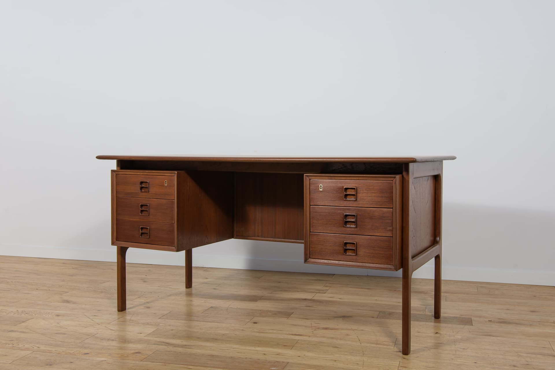 Desk, brown teak, by A. Vodder, Sibast, Denmark, 1960s. - 305160