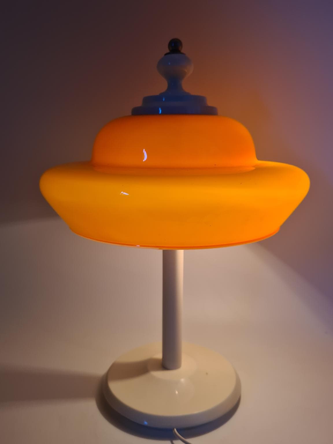 Lampa stołowa Space Age, szkło pomarańczowe, drewno kremowe, Europa, lata 70. - 305210
