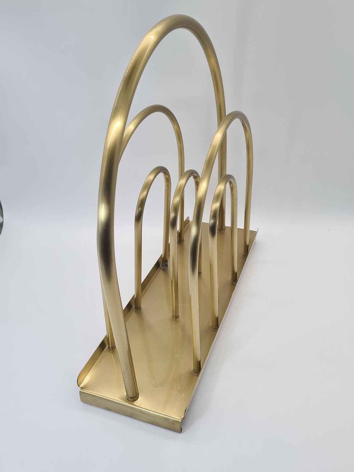 Stojak na gazety Hollywood Regency, metal złoty, metal czarny, Europa, lata 70. - 305256