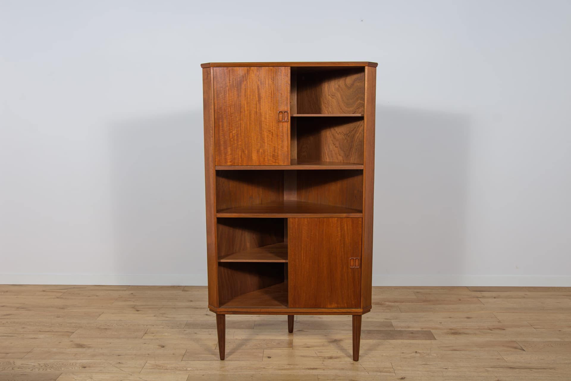 Komoda narożnikowa, teak brąz, Dania, lata 60. - 305268