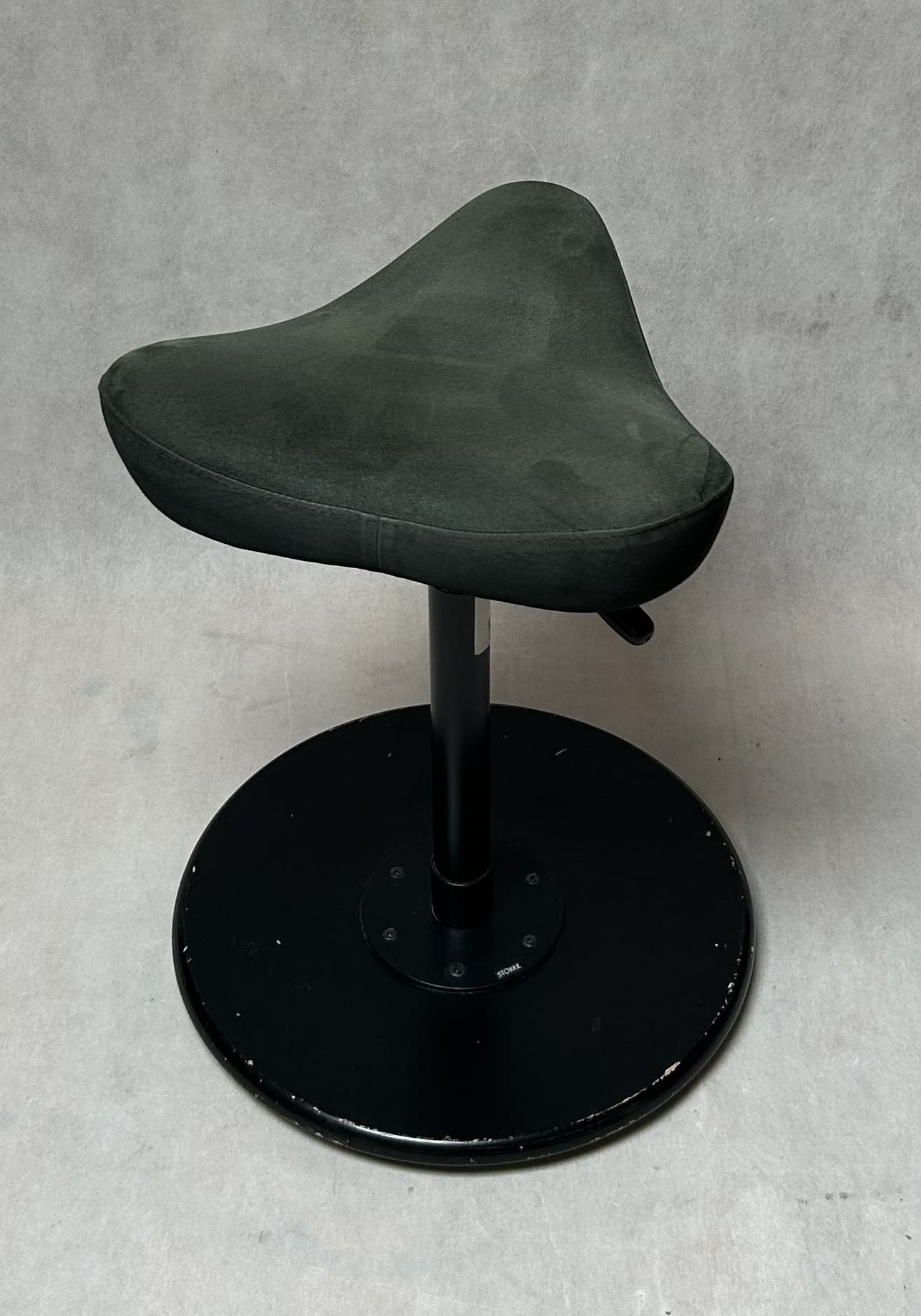 Ergonomic stool Ergo, green velvet, black metal, Stokke, 1970s. - 305413