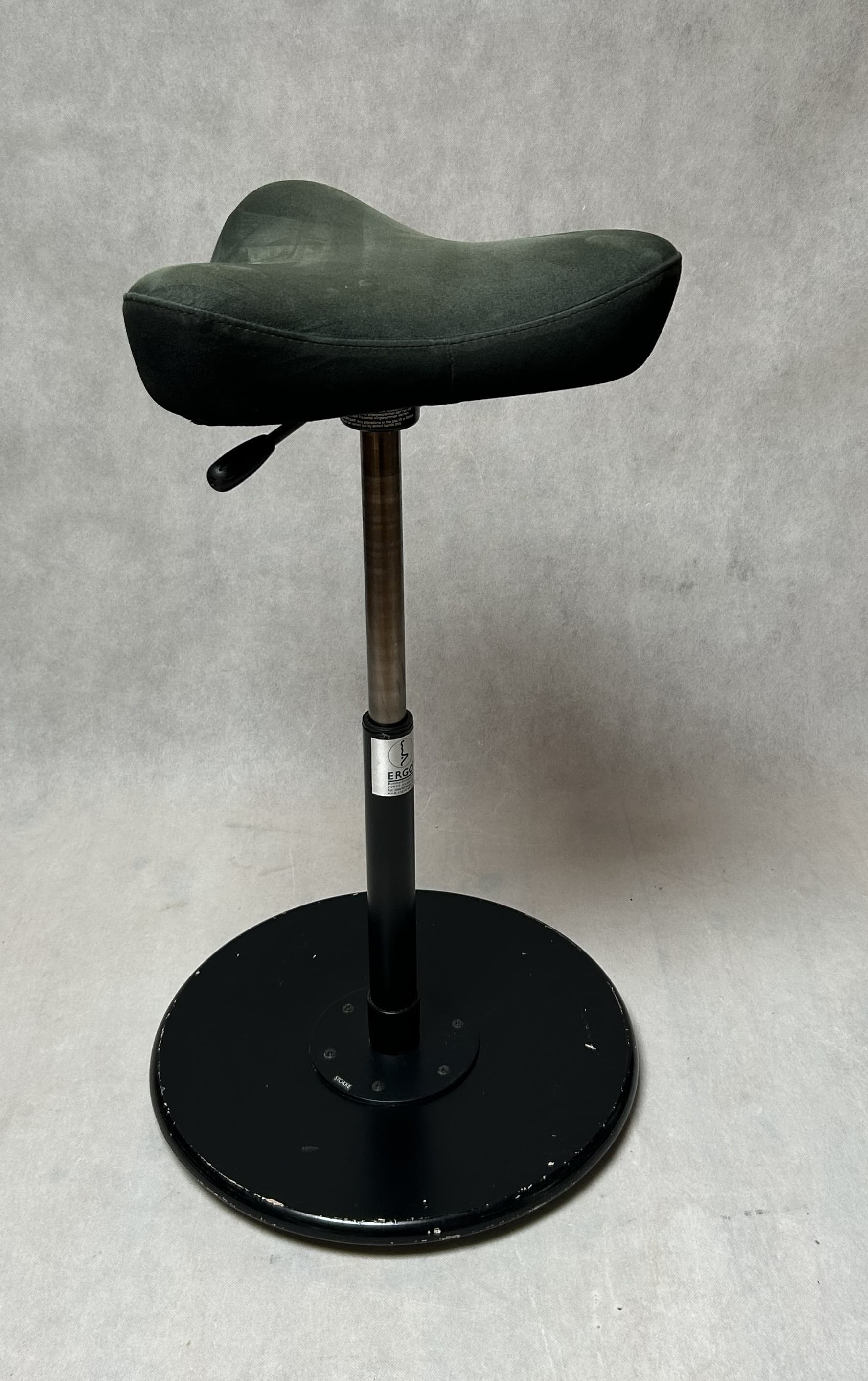 Ergonomic stool Ergo, green velvet, black metal, Stokke, 1970s. - 305416