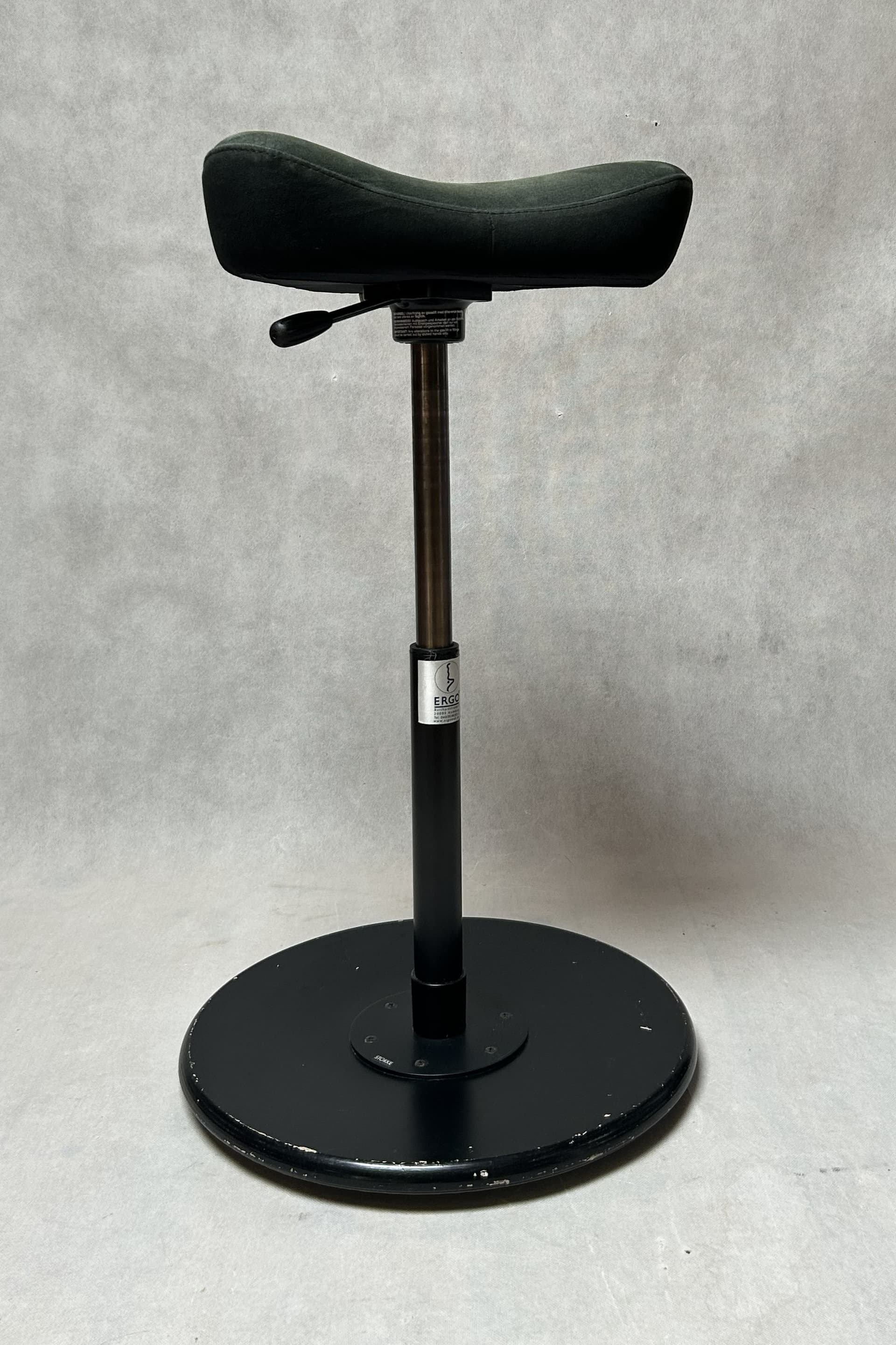 Ergonomic stool Ergo, green velvet, black metal, Stokke, 1970s. - 305420