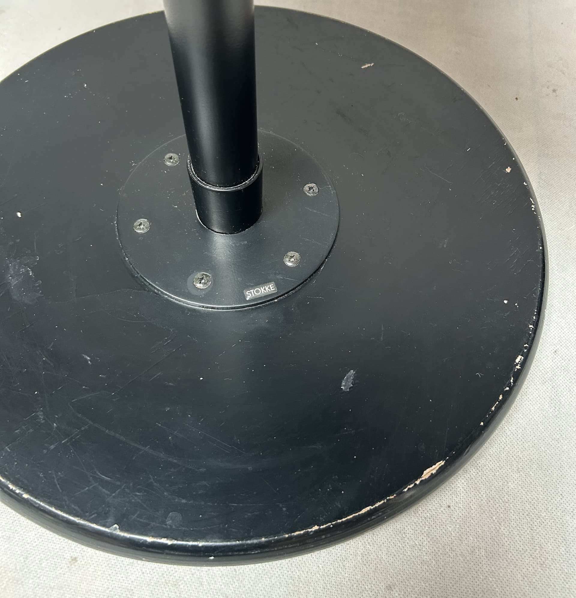 Ergonomic stool Ergo, green velvet, black metal, Stokke, 1970s. - 305414
