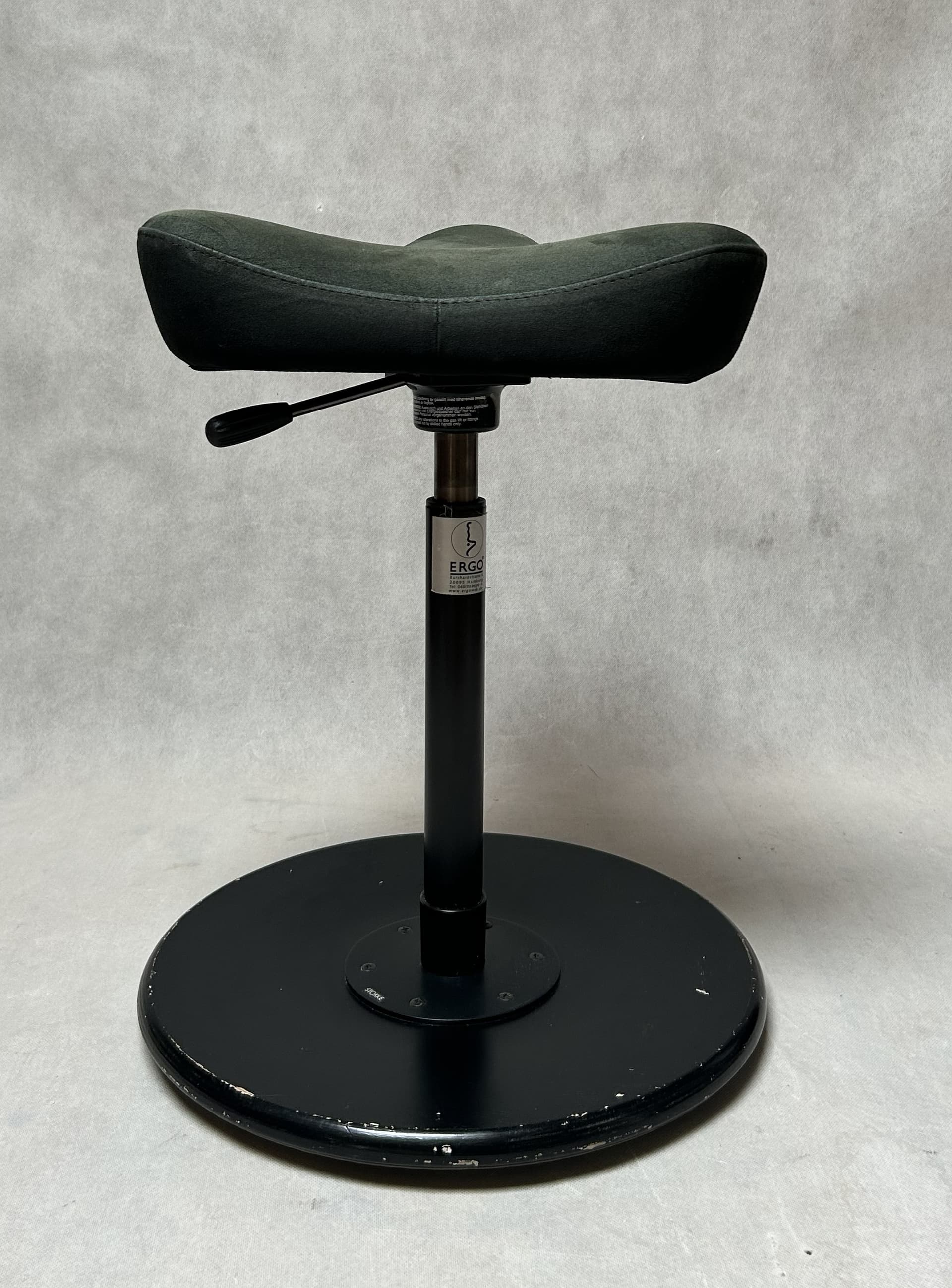 Ergonomic stool Ergo, green velvet, black metal, Stokke, 1970s. - 305417
