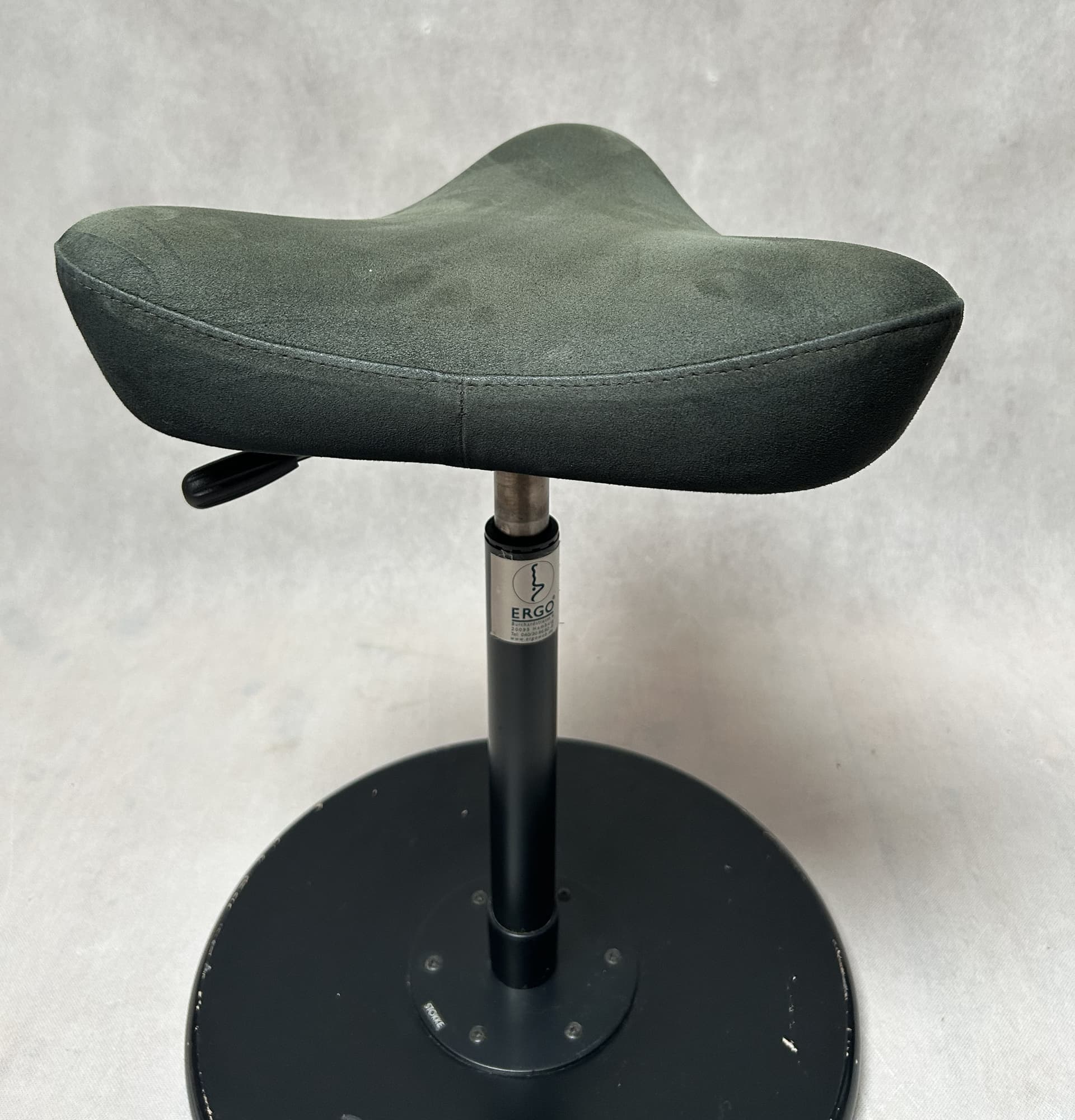Ergonomic stool Ergo, green velvet, black metal, Stokke, 1970s. - 305418