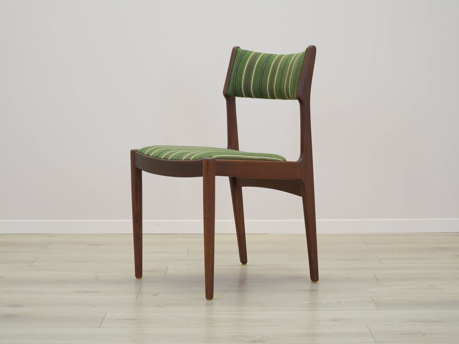 komplet dwóch krzeseł, teak brązowy, tkanina zielona, Dania, lata 70. - 305491